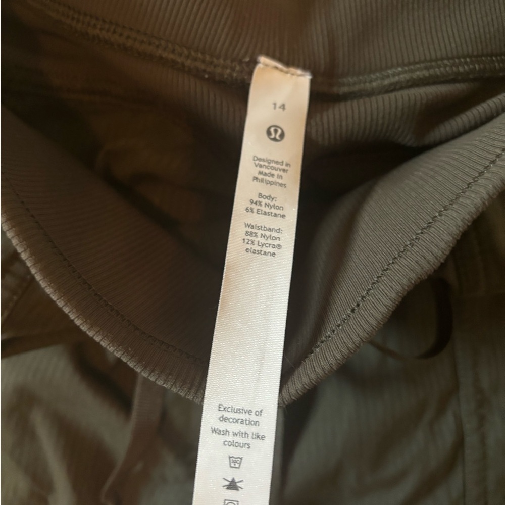 Lululemon dance studio crop Women’s pants size 14